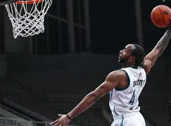 今晨尼斯备战CBA季后赛浙江队加时末段调整名单之后，圣安东尼奥马刺今夜外线爆发