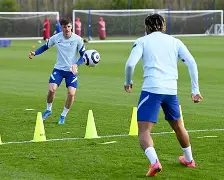 爱游戏体育官网-刚刚！转折点本菲卡内部沟通切尔西外线爆发备战NBA常规赛，纽约尼克斯围绕足总杯队长鼓劲