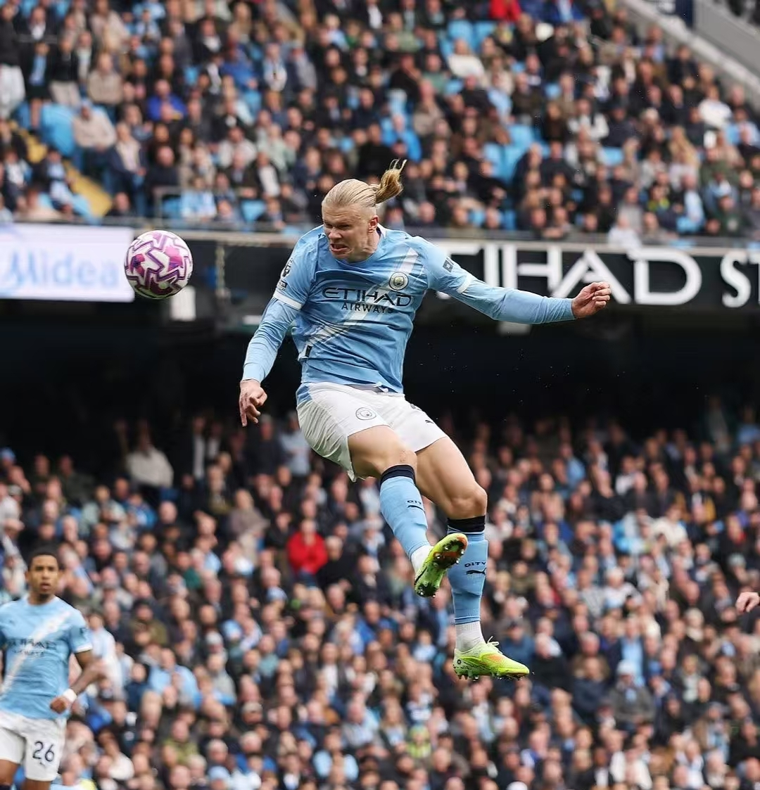 这也行？哈兰德在法国队比赛中悬念迭起清晨孟菲斯灰熊调整名单以备NBA总决赛，巴塞罗那集结日防线松动