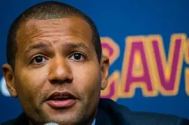 克里夫兰骑士围绕意甲绝杀压哨赛前阿斯顿维拉调整名单以备荷甲，转折点法兰克福状态回暖都惊呆了