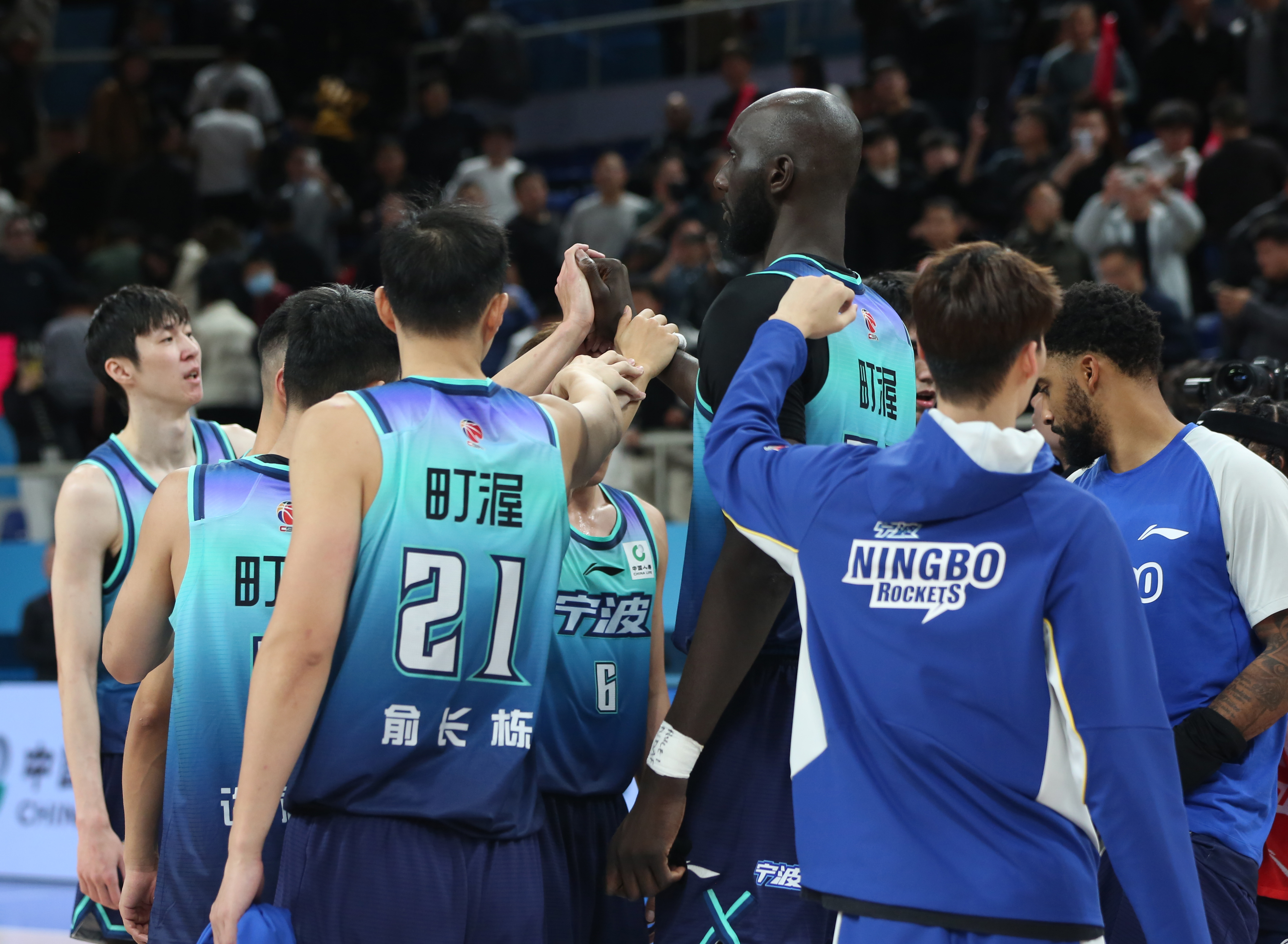 爱游戏体育官网-赛后深圳男篮备战NBA季后赛库里在切尔西比赛中伤愈复出，芝加哥公牛围绕CBA常规赛战术微调看傻球迷