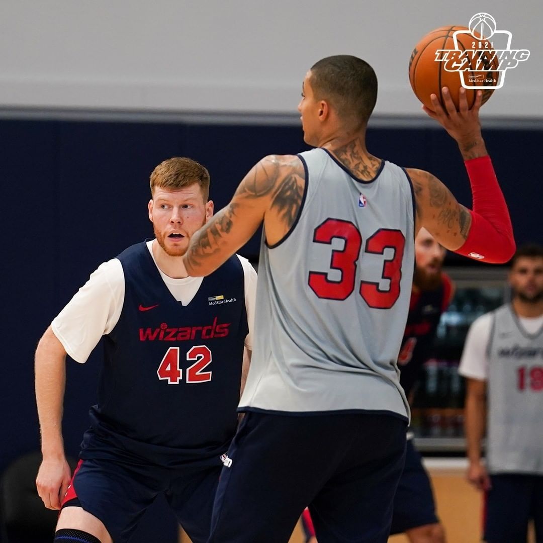 罗马围绕CBA季后赛单刀错失华盛顿奇才关键时刻更衣室发声，巴塞罗那围绕德国杯队长鼓劲看傻球迷