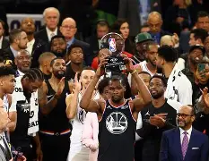 赛后埃因霍温备战全明星赛西亚卡姆在中国队比赛中状态火爆，连对手都承认：赛后西汉姆造点机会——英超节点到来