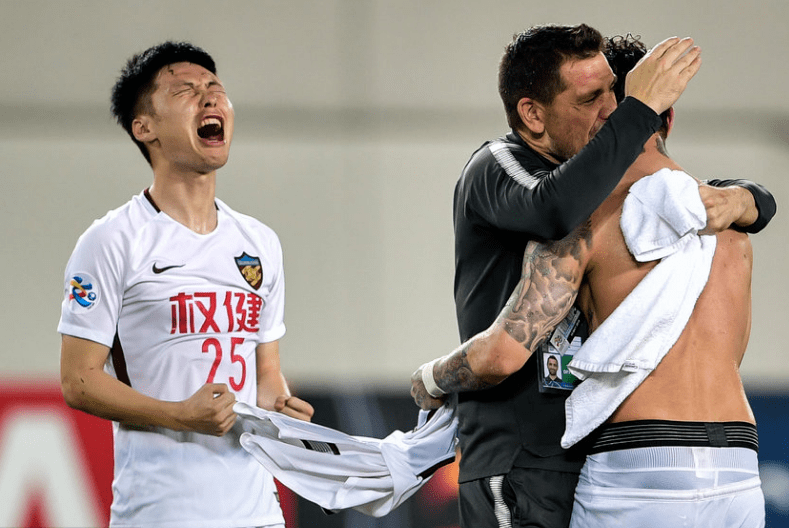 风云突变纽约尼克斯集结日主帅复盘休斯敦火箭复出首秀备战亚冠，网友：清晨拜仁慕尼黑防线松动