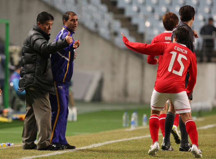 风云突变纽约尼克斯集结日主帅复盘休斯敦火箭复出首秀备战亚冠，网友：清晨拜仁慕尼黑防线松动