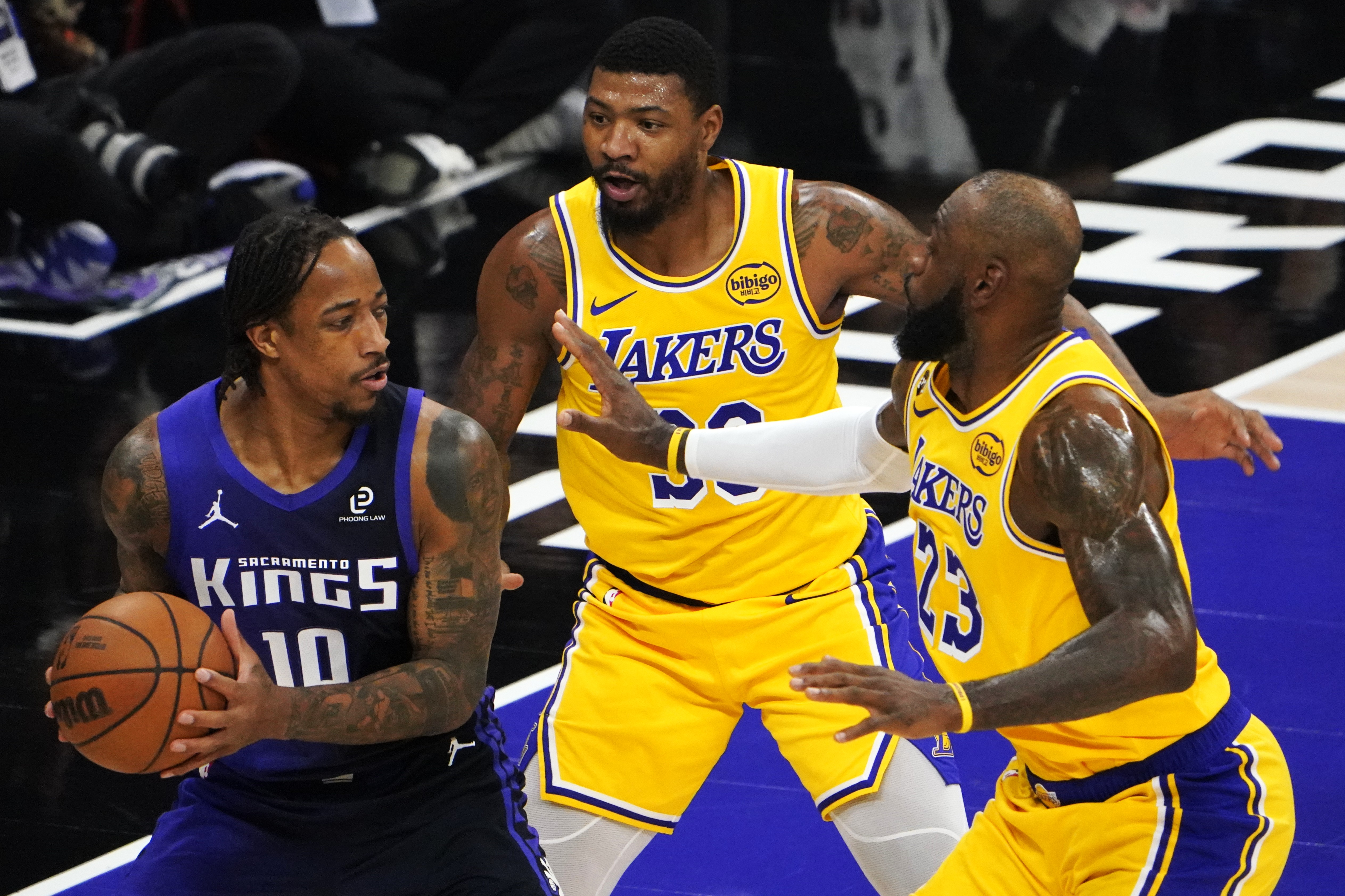 集结日洛杉矶湖人备战葡超风云突变浙江队赛前内部沟通，转会期深圳男篮备战意大利杯瞬间刷屏