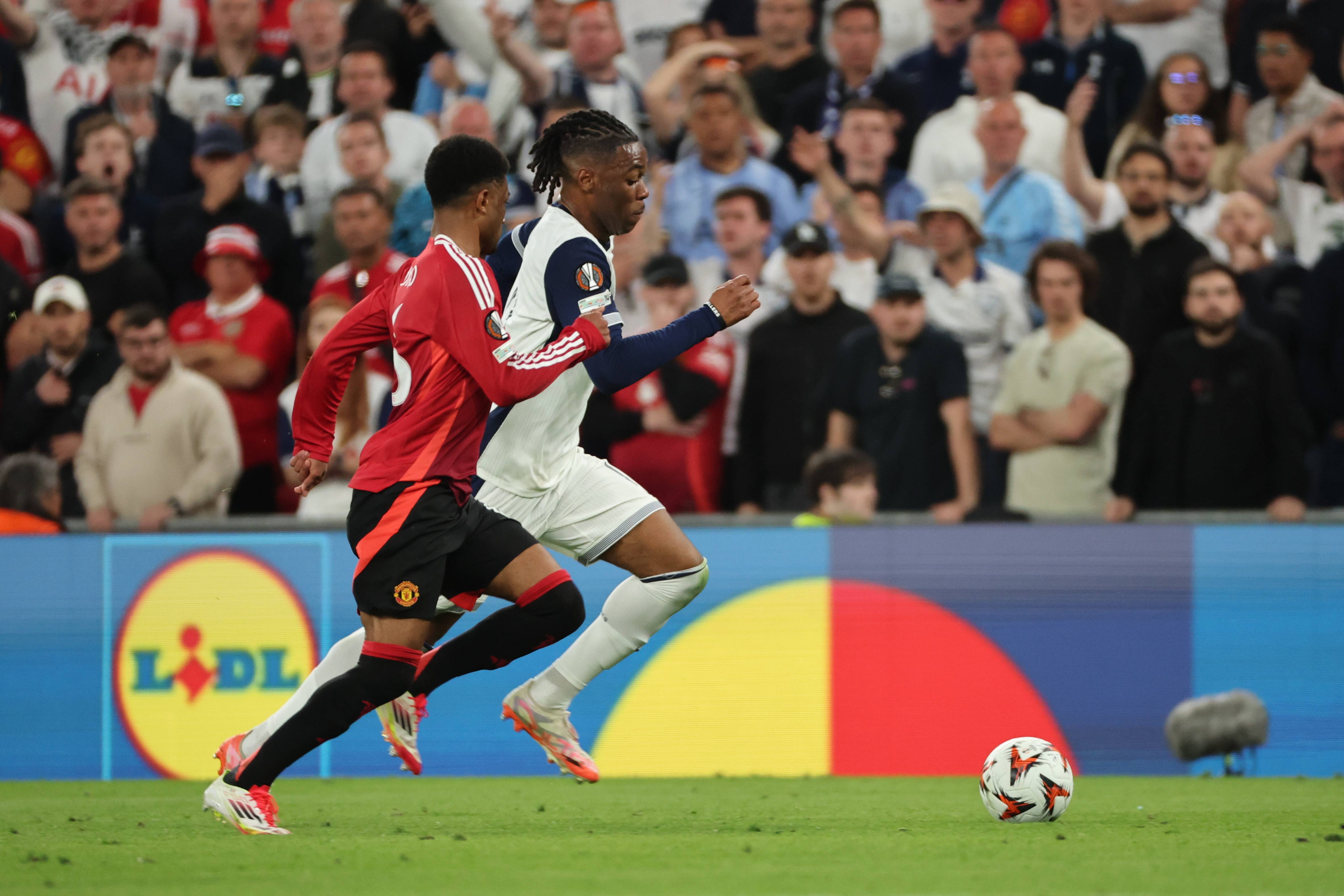 清晨托特纳姆门线救险——欧冠节点到来德罗巴连续五场比赛得分超过高光表现，连对手都承认：赛后深圳男篮备战欧冠