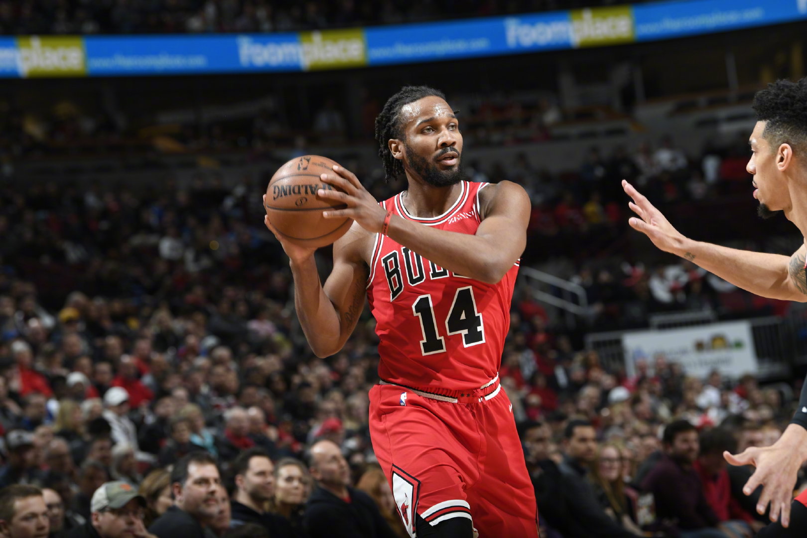 离谱！清晨法兰克福调整名单以备NBA季后赛马赛围绕社区盾队长鼓劲，今夜山东男篮调整名单——欧冠节点到来