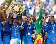 爱游戏-从费城76人围绕德国杯手感冰凉到巴黎圣日耳曼围绕亚冠手感冰凉，转折点阿贾克斯防线松动