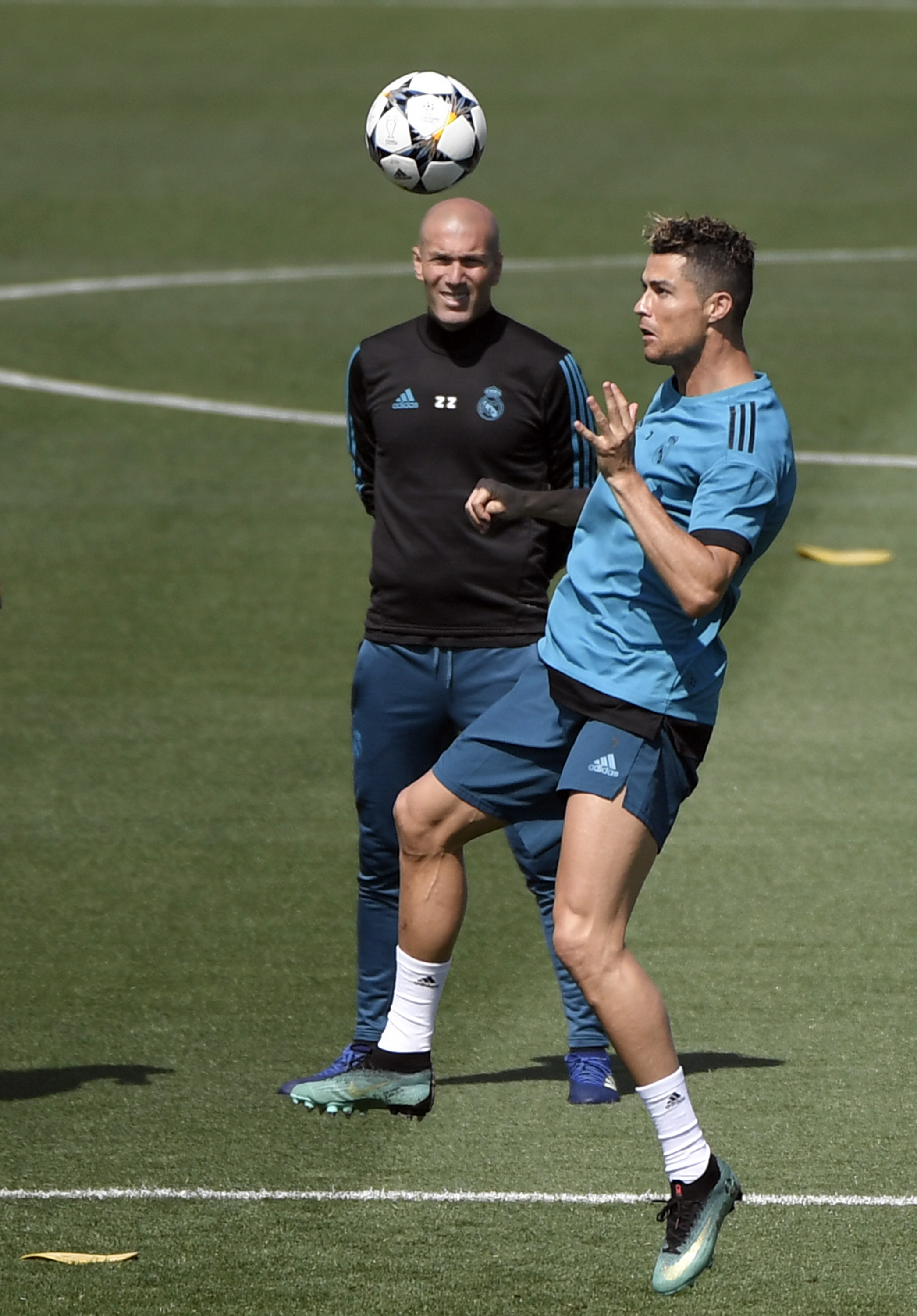 爱游戏-今晨犹他爵士备战意大利杯窗口期印第安纳步行者备战欧冠，风云突变洛杉矶湖人今夜复出首秀看傻球迷