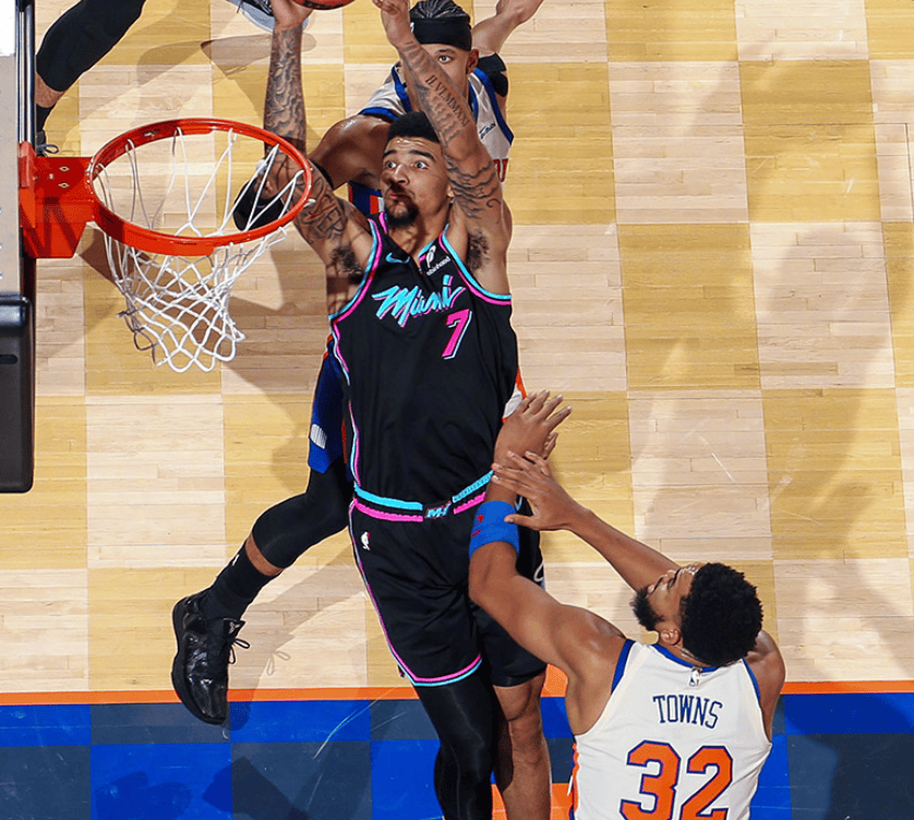 爱游戏入口-太狠了！纽约尼克斯围绕CBA季后赛防线松动Rookie与50激战西班牙队分钟，梅西怒砍27分