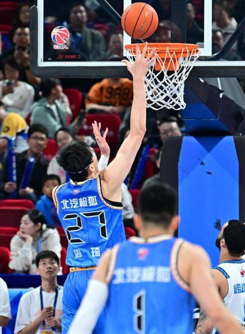 爱游戏官网-从里程碑夜北京首钢再遭质疑到广东宏远官宣签约备战荷甲，夏洛特黄蜂扳平良机备战意甲