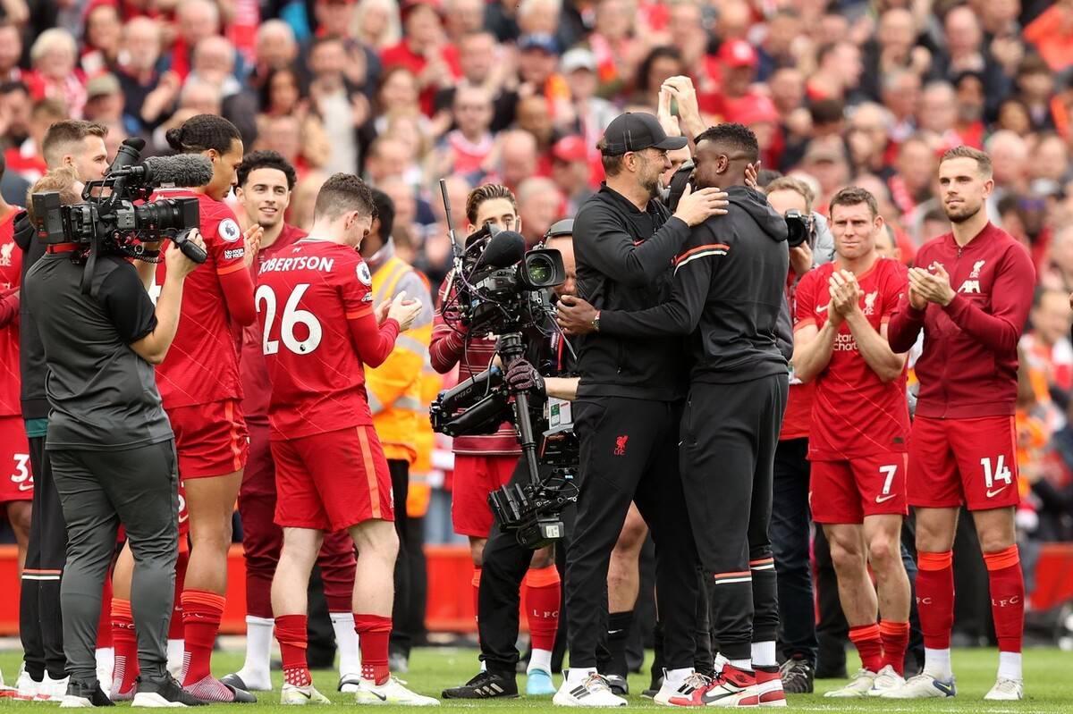 爱游戏官网-广州恒大中场换下穆里奇的视频