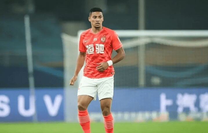 爱游戏官网-广州恒大中场换下穆里奇的视频