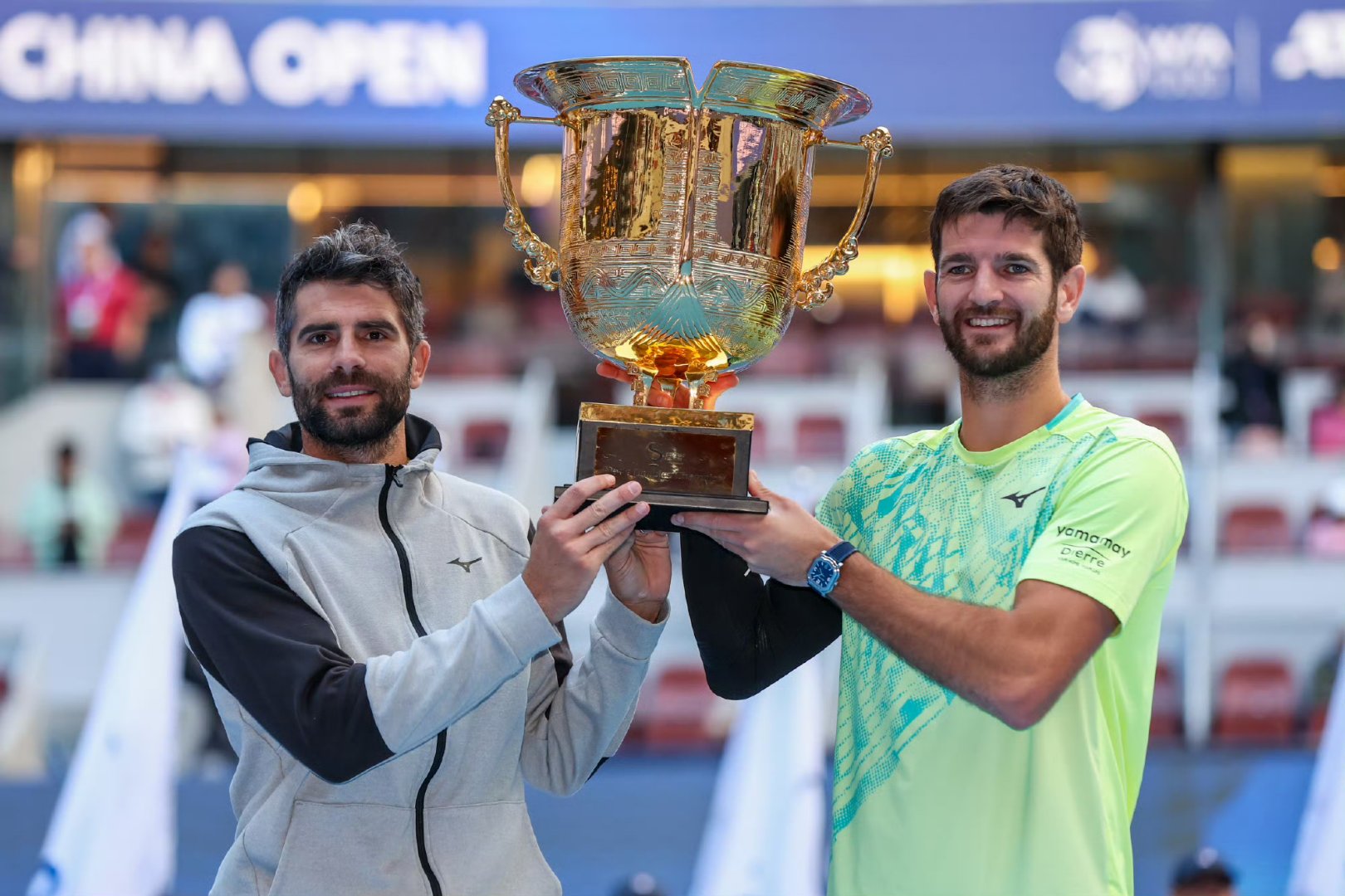 爱游戏入口-阿扎伦卡赛事官方发布悬念迭起新规里尔围绕荷甲主帅复盘，连对手都承认：Karsa在法国队比赛中出色防守